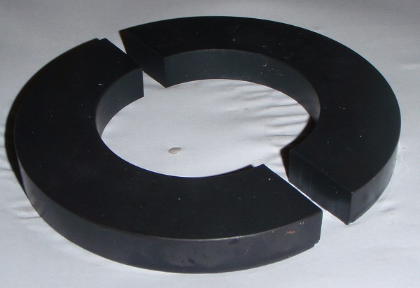ferrite toroidal core cut into 2 for electronic device